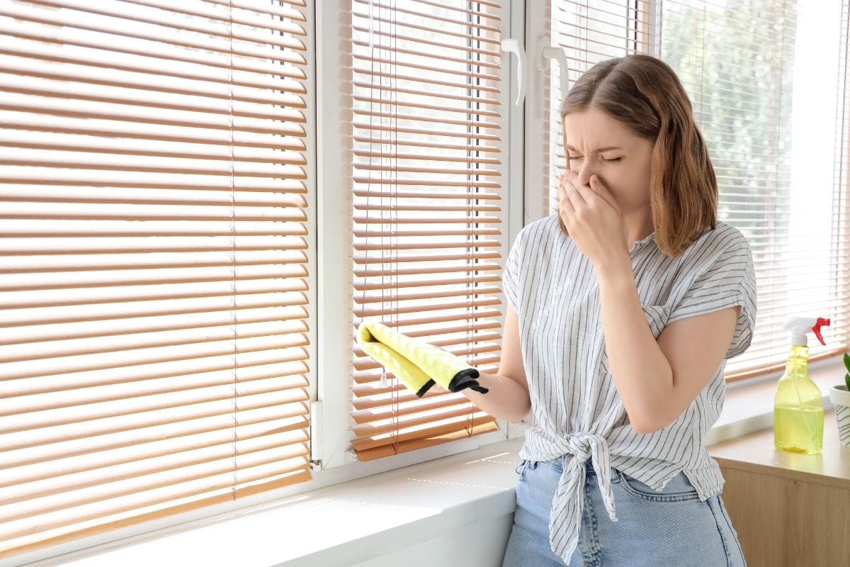 how to remove window blinds for cleaning