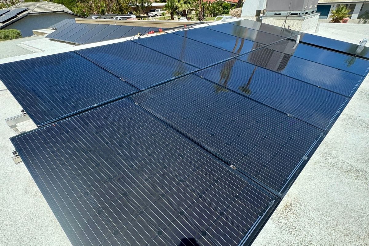 commercial-solar-panel-cleaning-in-coachella-valley (1).jpg
